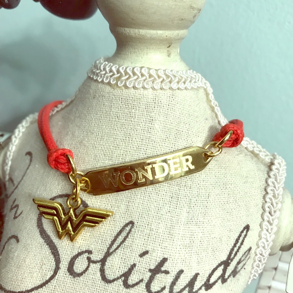 “Wonder”💥Goldtone Bracelet